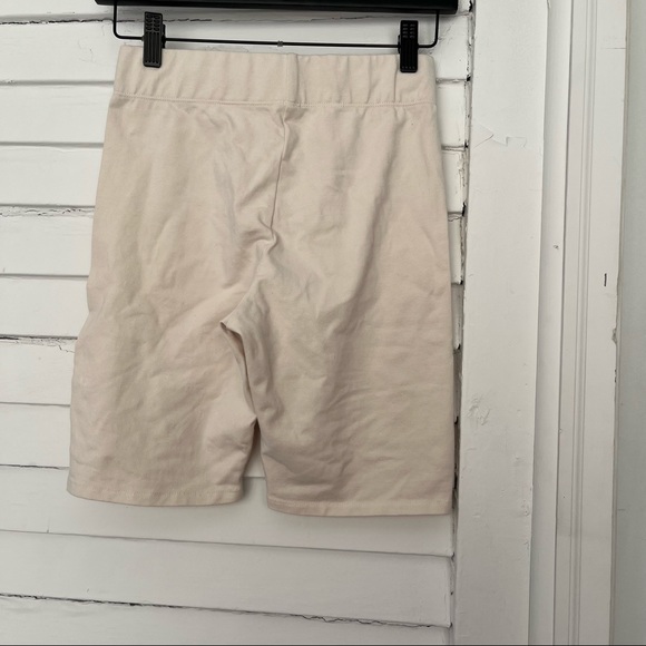 Good American ESSENTIAL BIKE SHORT bone001 | size 2 - Picture 3 of 5